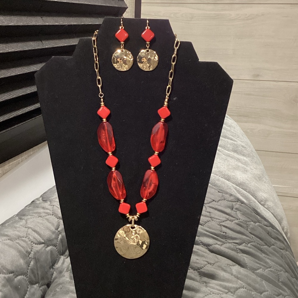 Elegant Red and Gold Necklace and Earring Set